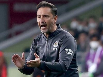 Fenerbahçe'nin eski teknik direktörü Vitor Pereira, Bright Osayi Samuel'i takımına transfer etmek istiyor!