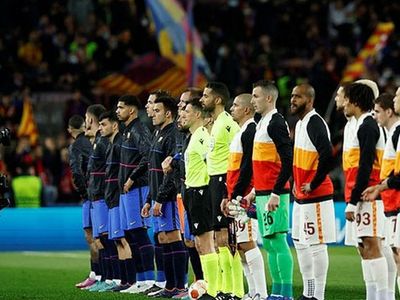 Galatasaray'ın yıldız futbolcuları Mostafa Mohamed, Kerem Aktürkoğlu, Marcao, Victor Nelsson, Berkan Kutlu ve Sacha Boey'i UEFA Avrupa Ligi'nde oynanacak olan Barcelona maçında menajerler izlemeye gelecekler!