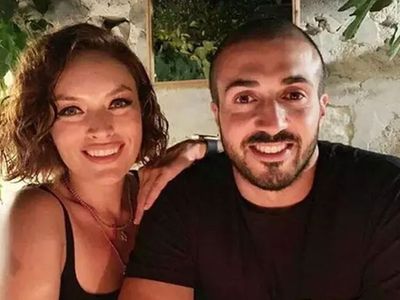 Ezgi Mola’dan Eşini Ağlatan Sürpriz: Bebeğinin Cinsiyetini Böyle Duyurdu