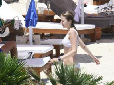 Selma Ergeç Bodrum'a Çıkarma Yaptı! Fiziğiyle Gençlere Taş Çıkarttı
