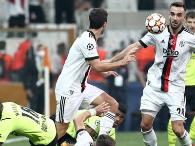 Beşiktaş'ta Takımdan Ayrılmayan Ljajic, Lens ve Douglas Takıma 75 Milyon Tl Zarar Verdiler!
