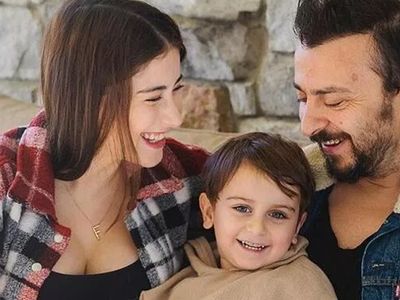 Hazal Kaya'nın acı günü! Aldığı haberle dünyası başına yıkıldı