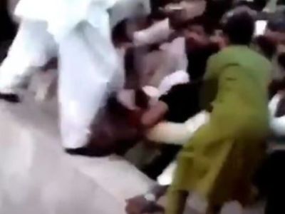 Pakistan’da Bir Kadın Tiktok Videosu Çekerken Saldırıya Uğradı!