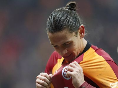 Galatasaraylı Futbolcudan Ünlü Oyuncuya Edepsiz Sözler!