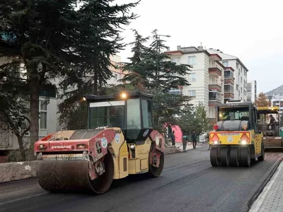 Talas'ta ulaşım konforu artıyor: 750 ton sıcak asfalt serildi