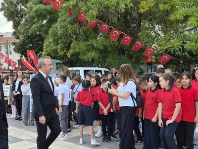 Eskişehir'de yeni eğitim yılı töreni: Veliler ve öğrenciler coşkulu anlar yaşadı