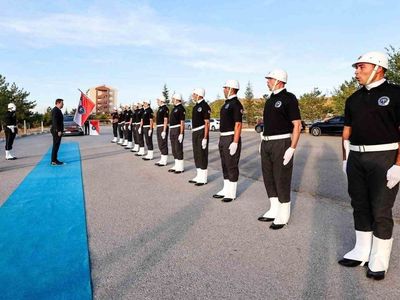 Niğde valisi 807 polis adayına kamu yönetimi dersinde destek verdi
