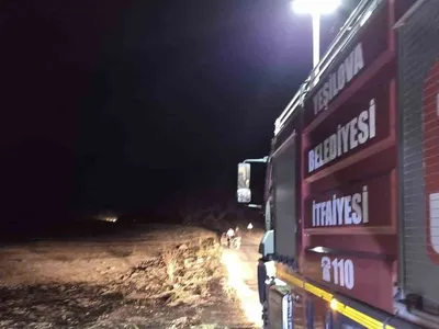 Burdur'da araç yangını otluk alana sıçradı, 2 bin metrekare yandı