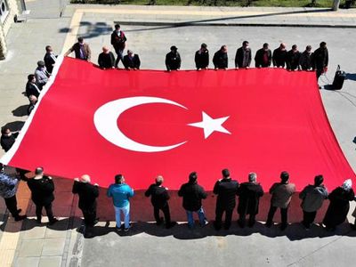 103 Amiralin Bildirisine Türk Bayraklı Tepki Geldi