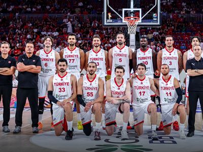 12 Dev Adam'dan namağlup liderlik: A Milli Basketbol Takımı İsviçre'yi 95-72 mağlup etti