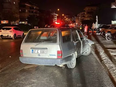 Alanya'da direksiyon hakimiyetini kaybeden sürücü 3 araca çarptı