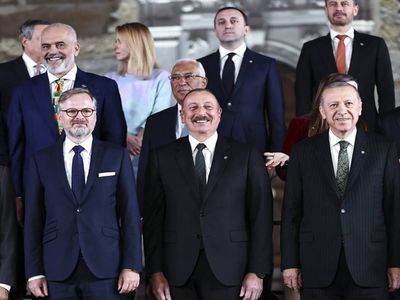 13 yıl sonra bir araya geldiler: Erdoğan, Aliyev ve Paşinyan üçlüsü Prag’ta buluştu