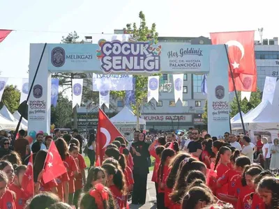 Melikgazi’de çocuklar yaz şenliğinde keyif dolu anlar yaşadı