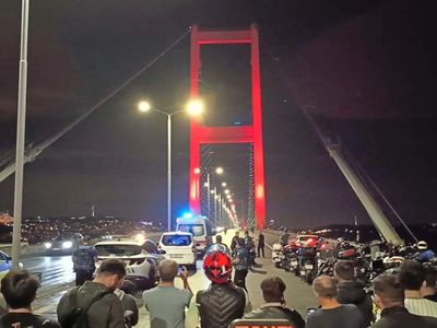 15 Temmuz Şehitler Köprüsü’nde trafiği kilitlemişti: İçişleri Bakanı şahsın gözaltına alındığını duyurdu