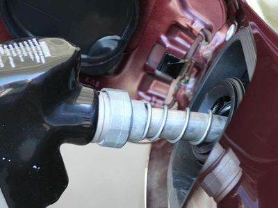 16 Nisan güncel benzin ve akaryakıt fiyatları ne durumda? Motorine zam yapıldı mı? İşte 16 Nisan 2022 Cumartesi güncel benzin ve mazot fiyatları!