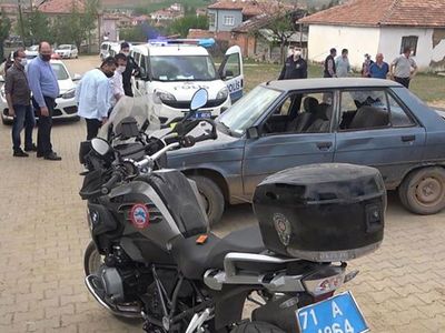 17 Yaşındaki Ehliyetsiz Sürücü 2 Polisi Yaraladı