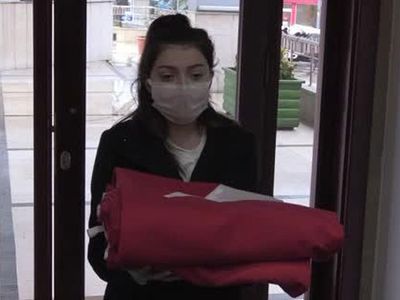 18 Mart'ta Göndere Çekilecek Ay Yıldızlı Bayrak Zonguldak'a Ulaştı