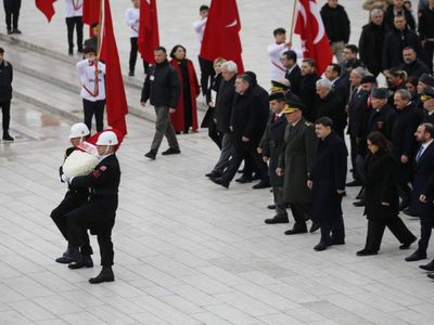 18 Mart’ta şehit oğlunu ziyaret etti: Acımın olduğu kadar da gururluyum
