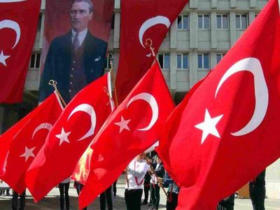 19 Mayıs sonrası tatil devam edecek mi? 20 Mayıs Cuma günü okullar tatil edildi mi? 2022 Resmi tatil takvimi