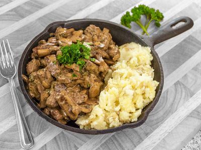 19. Yüzyıldan Bir Lezzet: Beef Stroganoof Tarifi