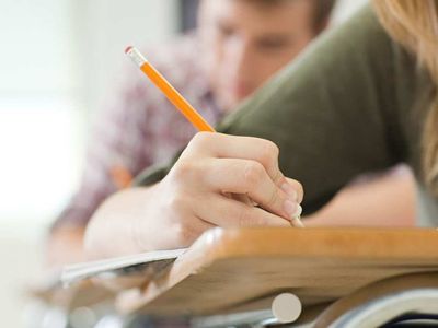 2 yıllık üniversite öğrencilerine af çıktı mı? Önlisans öğrencilerine af gelecek mi? 2022 öğrenci affı 2 yıllık bölümleri kapsıyor mu?