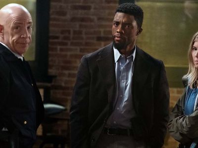 21 Bridges film konusu ve oyuncuları