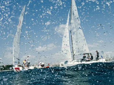 TAYK-Eker Olympos Regatta’yı yelkenciler renklendiriyor: J70 Match Race ve Hareketli Salma yarışı başladı