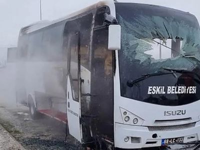 25 öğrencinin olduğu midibüs bir anda alev aldı!