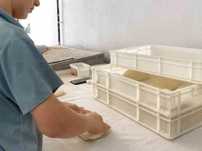 Güne erken başlayan fırıncıların yorucu mesaisi
