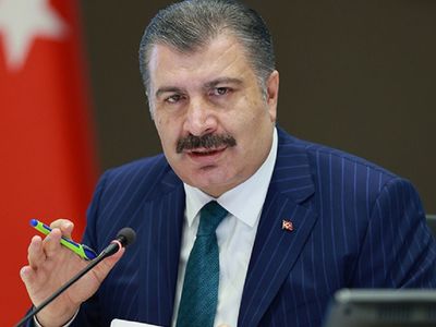 261 saat enkazda kalmışlardı: Bakan Koca o depremzedeleri ziyaret etti!
