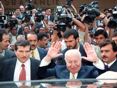 28 Şubat postmodern darbe nedir? Tarihin kara leke postmodern darbe üzerinden 27 yıl geçti