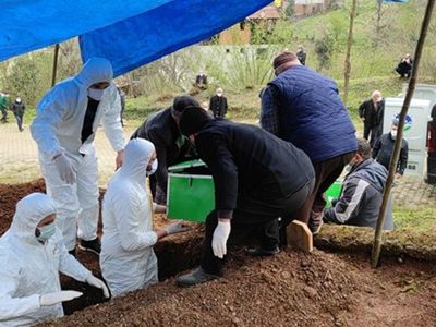 3 Haftada Aynı Aileden 5 Kişi Koronavirüsten Hayatını Kaybetti