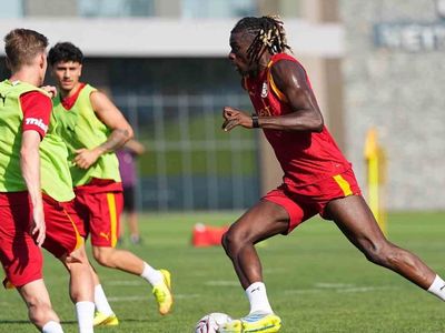 Galatasaray, yeni sezon hazırlıklarına çift antrenmanla devam etti