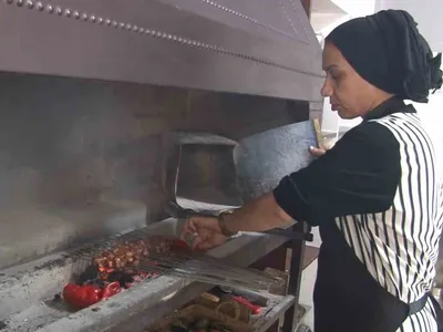 Şanlıurfa'da kadın ustalar ciğer kebabına yeni bir soluk getirdi