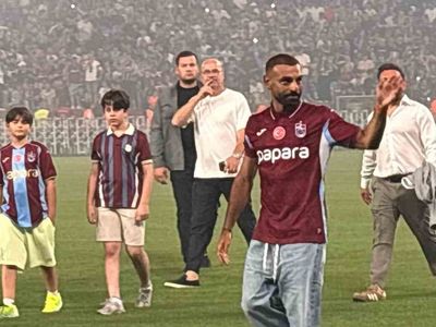 Trabzonspor'da Salah, yaklaşık 30 bin taraftar önünde imza attı