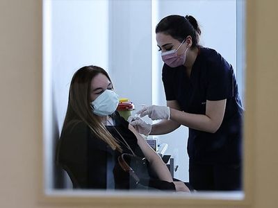 36 İlde Nüfusun Yüzde 20'den Fazlasına Kovid-19 Aşısı Yapıldı