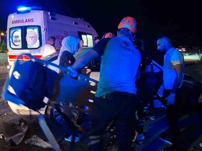 Bingöl'de iki otomobil çarpıştı: 2 yaralı