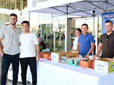 Manisa'da yeni eğitim yılına hoş geldin etkinliği: Öğrenciler sıcak bir karşılamayla karşılandı