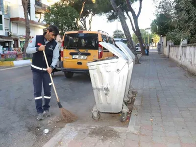 Nazilli Belediyesi, Cumhuriyet Mahallesi'nde temizlik seferberliği başlattı