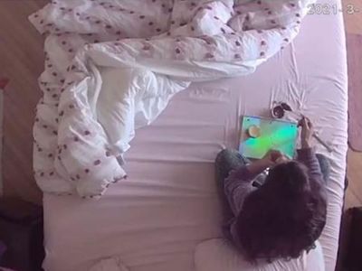 4 Çocuk Babası Bakıcının Odasına Gizli Kamera Yerleştirdi! Kameradan Neler Çıktı Neler