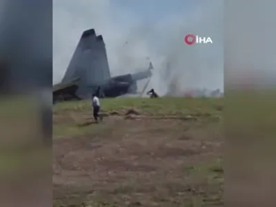 Endonezya'da Sukhoi savaş uçağı pistten çıktı: Havalimanında paniğe neden oldu
