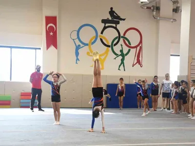 Minik cimnastikçiler, Eskişehir'de geleceğe adım atıyor