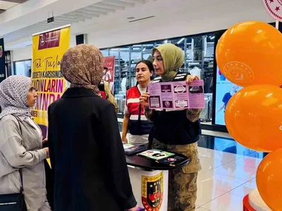 Siirt'te Dünya Şiddete Hayır Günü'nde dijital güvenlik ve bağımlılıkla mücadele bilgilendirmesi yapıldı