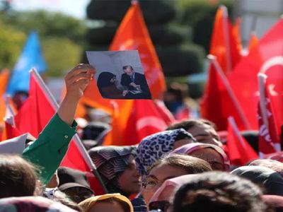 6 yıl sonra Cumhurbaşkanı Erdoğan’la tekrar bir araya geldi: Elindeki fotoğraf dikkat çekti