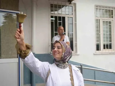 Okul heyecanı geri döndü: 17 milyon öğrenci sınıflarına kavuştu