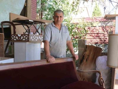 Ustalığı yarım asırdır sürdüren Hanifi Bereket, ahşap sanatında Osmanlı ve Selçuklu motiflerini yaşatıyor