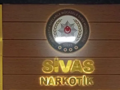 Sivas'ta düzenlenen operasyonda kağıda emdirilmiş uyuşturucu ele geçirildi