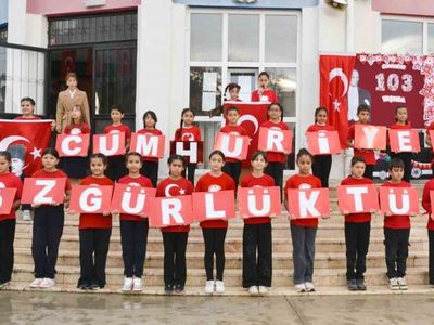 Cumhuriyet Bayramı'nın coşkusu Manisa'daki okullarda yaşandı