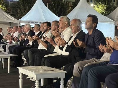 Marmara Depremi'nin 27. yılı anma programında eller semaya açıldı