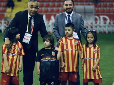 Kayserispor-İstanbulspor maçında Down sendromlu çocuklarla anlam dolu anlar yaşandı